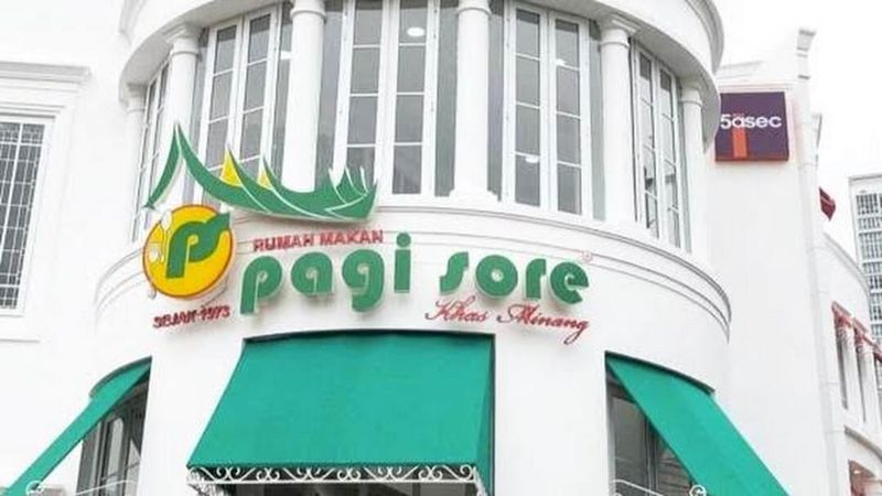Kisah Restoran Padang Pagi Sore