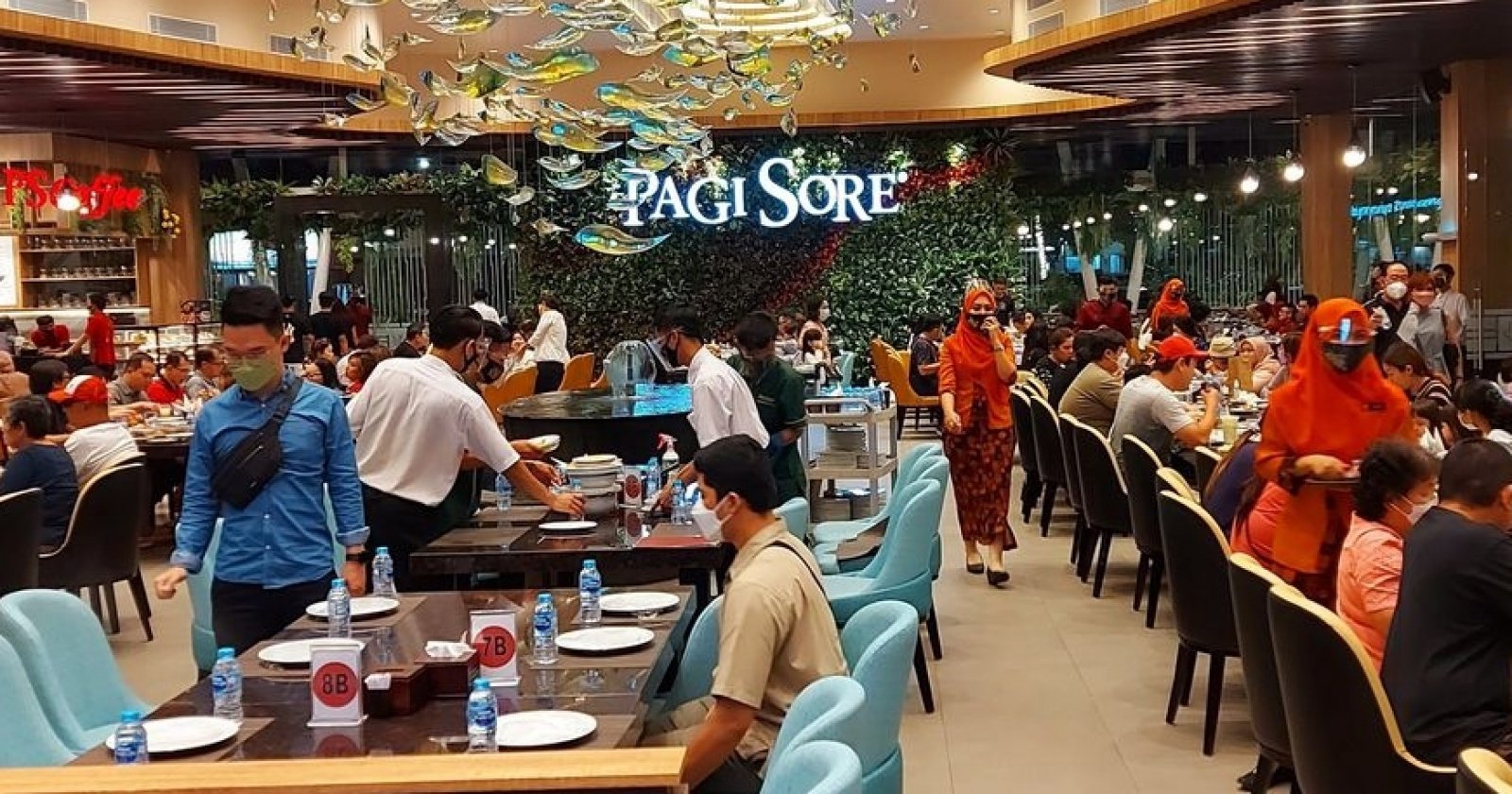 Nasi Padang Restoran Pagi Sore di Jakarta